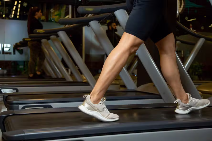 A mente travou? Correr devagar por apenas 10 minutos pode ajudar a pensar mais rápido e a se sentir mais feliz, aponta estudo
